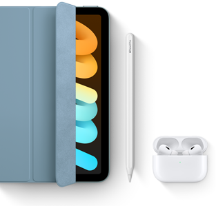 Un iPad mini en uso con la funda Smart Folio, un Apple Pencil Pro y los AirPods Pro
