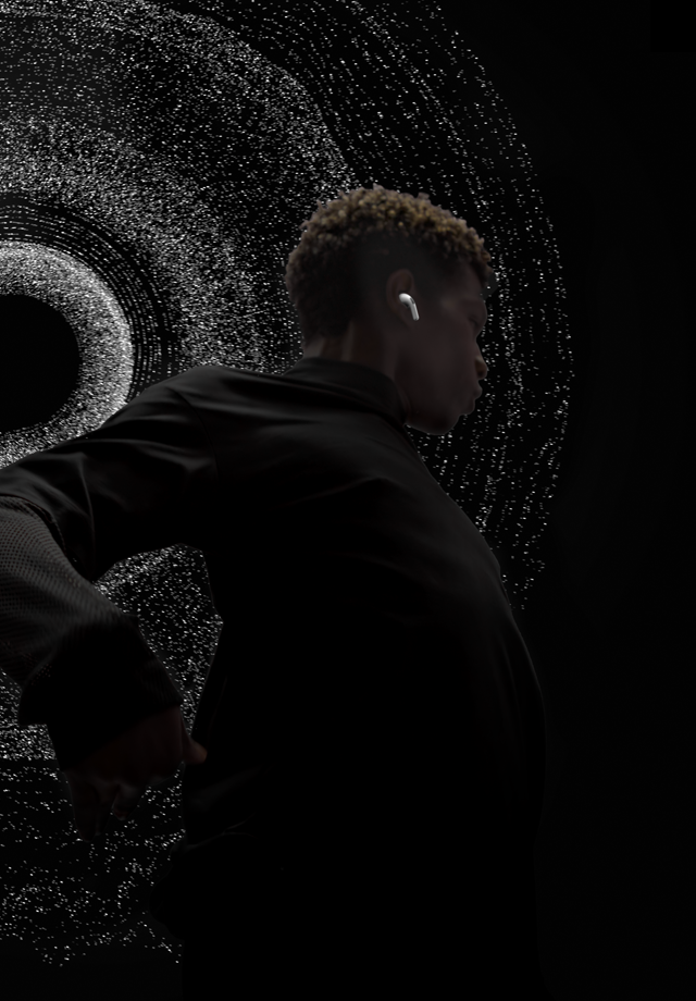 Una persona baila con unos AirPods Pro puestos