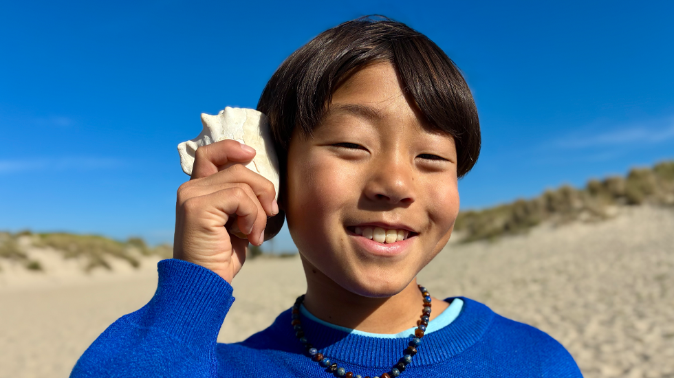 Foto tomada con la cámara Fusion de 48 MP, funcionalidad de retratos de última generación en uso, enfocada en la cara de una persona