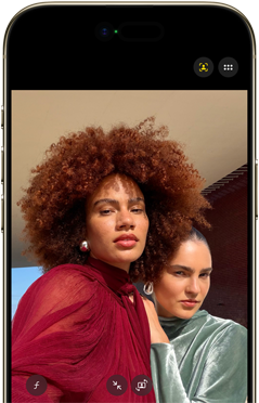iPhone Air, parte frontal, Dynamic Island en el centro de la parte superior, funcionalidad Encuadre Centrado para fotos en uso