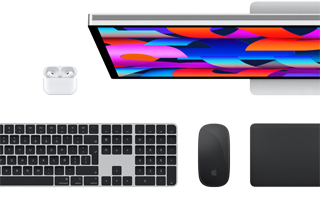 Accesorios para la Mac: AirPods, Studio Display, Magic Keyboard negro con Touch ID, Magic Mouse negro y Magic Trackpad negro