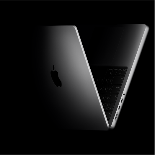 MacBook Pro posicionada en forma de V, en alusión a la serie de chips M5