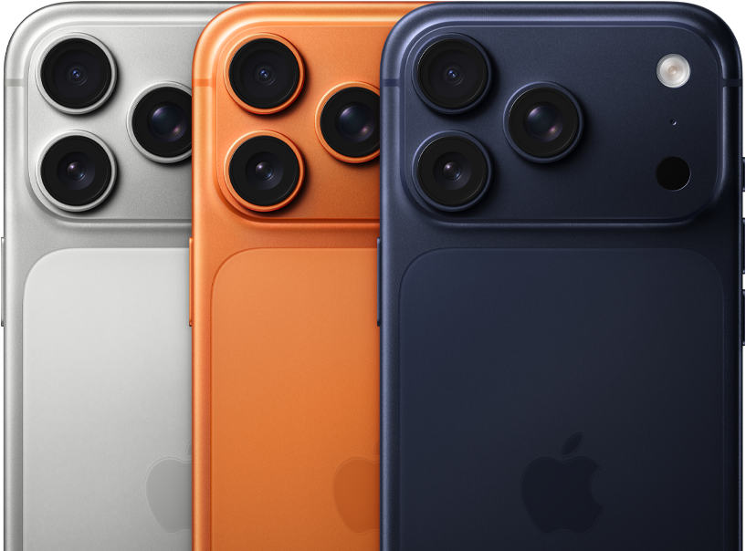 Tres modelos de iPhone 17 Pro, parte posterior, color plata, naranja cósmico y azul profundo, superpuestos, se ven parcialmente. Los 3 modelos tienen un sistema de cámaras Pro Fusion en la esquina superior izquierda, 3 lentes, micrófono, flash, logo de Apple en el centro