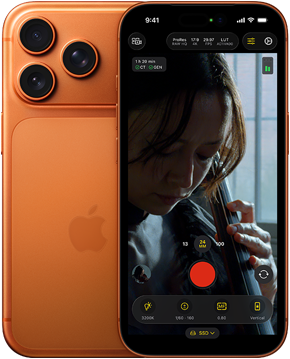 Dos dispositivos iPhone 17 Pro en naranja cósmico, uno de frente, captura de video en la pantalla y otro visto por atrás mostrando las tres cámaras