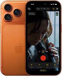 Dos dispositivos iPhone 17 Pro en naranja cósmico, uno de frente, captura de video en la pantalla y otro visto por atrás mostrando las tres cámaras